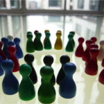„Sowohl-als-auch“ statt „Entweder-oder“….Wie entsteht Polarisierung in Gruppen und wie können wir ihr als Facilitator begegnen?